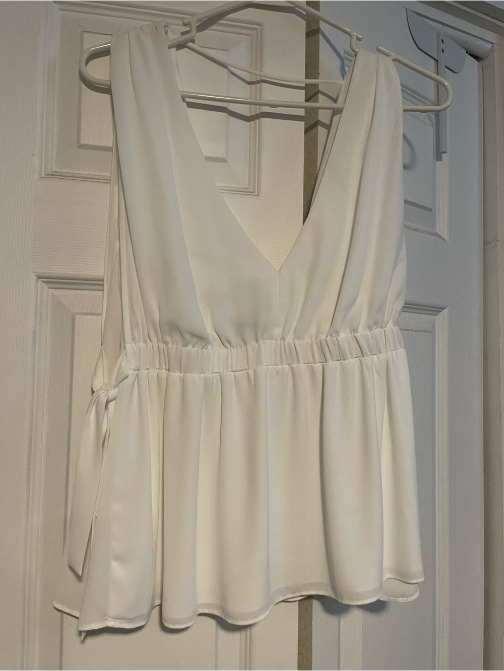 BCBGMaxAzria White V-Neck Peplum Tie-Waist Camisole
